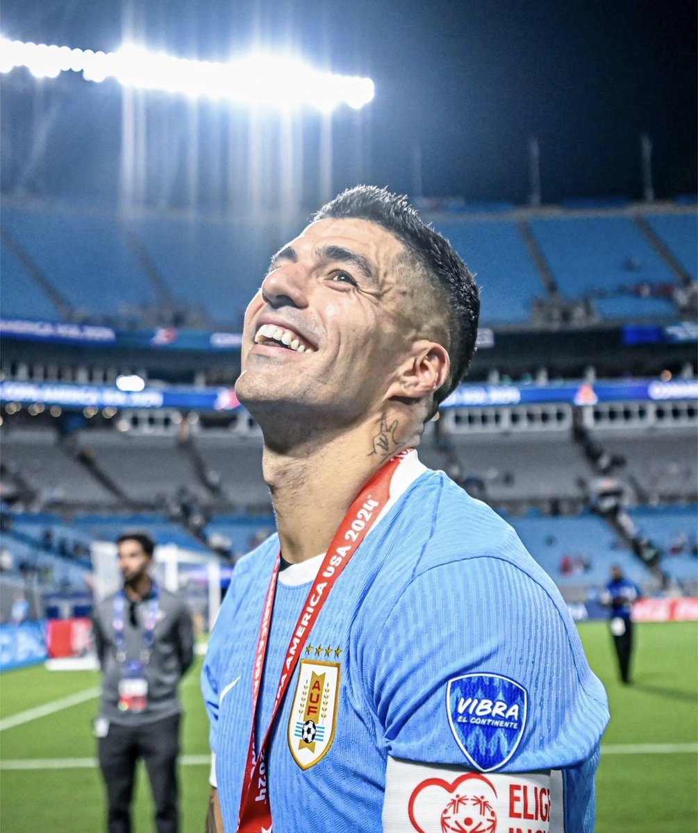 reuruguaya's tweet photo. Gracias dios por permitirme ver a Luis Suárez sonriendo una vez más https://t.co/plUnQ2dALq