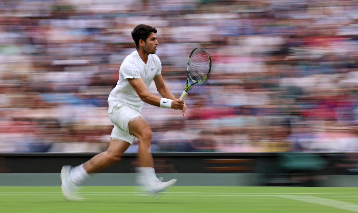 atptour's tweet photo. Someone was in a hurry to win to go and catch the match ⚽️🏃‍♂️💨

@wimbledon | #Wimbledon https://t.co/n2qqIbZn2V