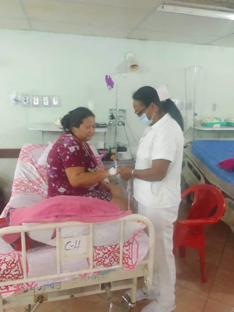 Estado Carabobo. CDI Paraparal, el personal de Enfermería brinda atención de calidad personalizada a los pacientes hospitalizados
#CubaCoopera
#CubaPorLaVida
#LaHistoriaPorAsalto