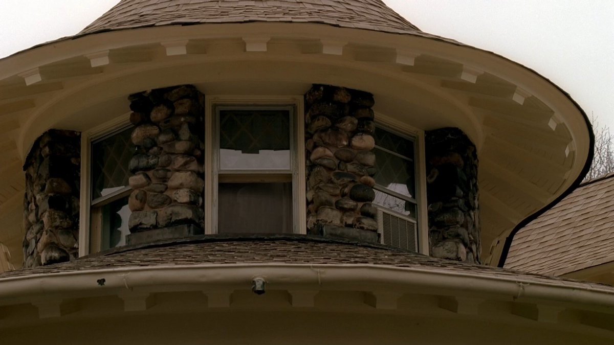 PhillyLeonardo's tweet photo. Throwback to when I transformed into a house and told that fat fuck piece of shit Blundettos cousin Soprano to fuck off and started a war! Not compromising with that disgrace! #20yearsintheCan #Compromise https://t.co/FJCSdgXUlF