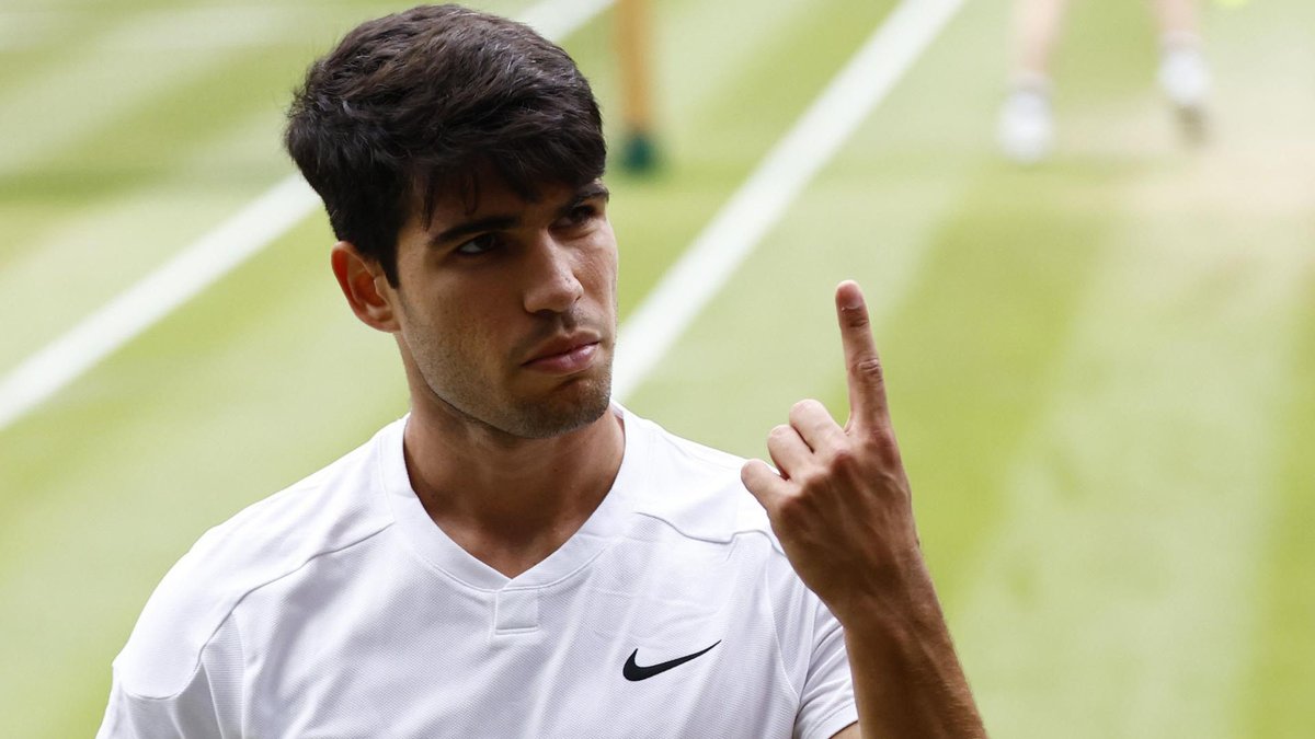 csurDeportes's tweet photo. Alcaraz gana su segundo Wimbledon arrasando a Djocovic 6-2, 6-2, 7-6 (4)

🌐 https://t.co/00AXSwlsdU https://t.co/KJC6iMbOoH