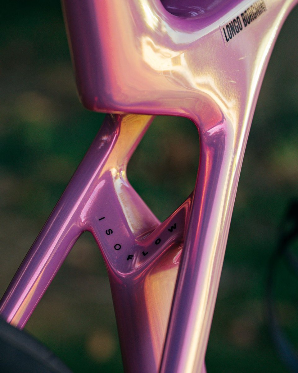 TrekBikes's tweet photo. Maglia Rosa looks good on you @ElisaLongoB 🩷🩷🩷

To celebrate this amazing @girowomen victory with @LidlTrek, a custom Project One "Maglia Rosa" Madone Gen 8 had to be delivered for Elisa today 💖

#GirodItaliaWomen https://t.co/qcHs6v5DRL