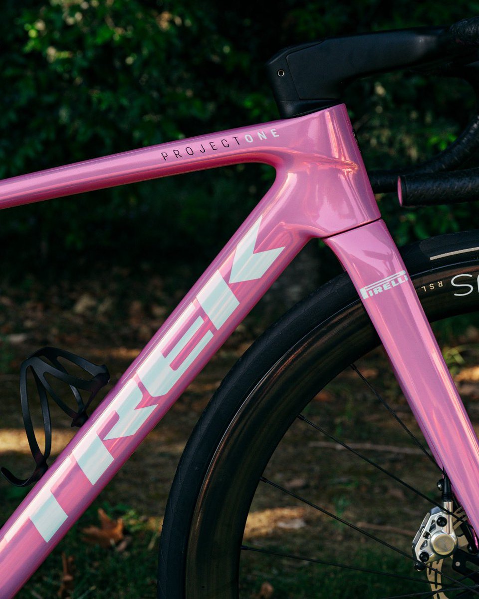 Trek Bicycle (@trekbikes) on Twitter photo Maglia Rosa looks good on you <a href="/ElisaLongoB/">Elisa Longo Borghini</a> ๐ฉท๐ฉท๐ฉท
To celebrate this amazing <a href="/girowomen/">Giro d'Italia Women</a> victory with <a href="/LidlTrek/">Lidl-Trek</a>, a custom Project One "Maglia Rosa" Madone Gen 8 had to be delivered for Elisa today ๐
#GirodItaliaWomen Maglia Rosa looks good on you <a href="/ElisaLongoB/">Elisa Longo Borghini</a> ๐ฉท๐ฉท๐ฉท
To celebrate this amazing <a href="/girowomen/">Giro d'Italia Women</a> victory with <a href="/LidlTrek/">Lidl-Trek</a>, a custom Project One "Maglia Rosa" Madone Gen 8 had to be delivered for Elisa today ๐
#GirodItaliaWomen