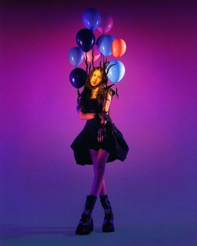 .<a href="/oliviarodrigo/">Olivia Rodrigo</a>’s ‘SOUR’ is set to become the first album to have 4 songs surpassing 1.6 billion streams on Spotify history.

— ‘traitor’ is 4m streams to reach this milestone.