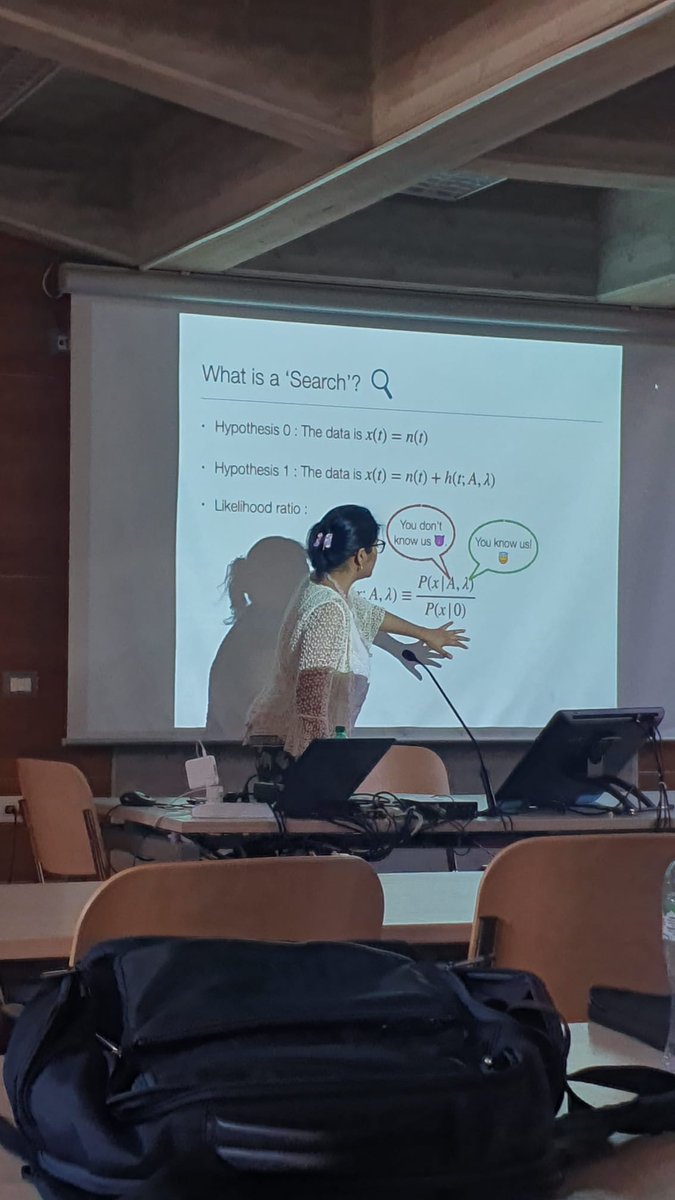 anana_ash's tweet photo. I officially love giving talks about my work!! The only problem : its hard to stop my weird humour from spilling into the slides. https://t.co/kmcx9KLl6y