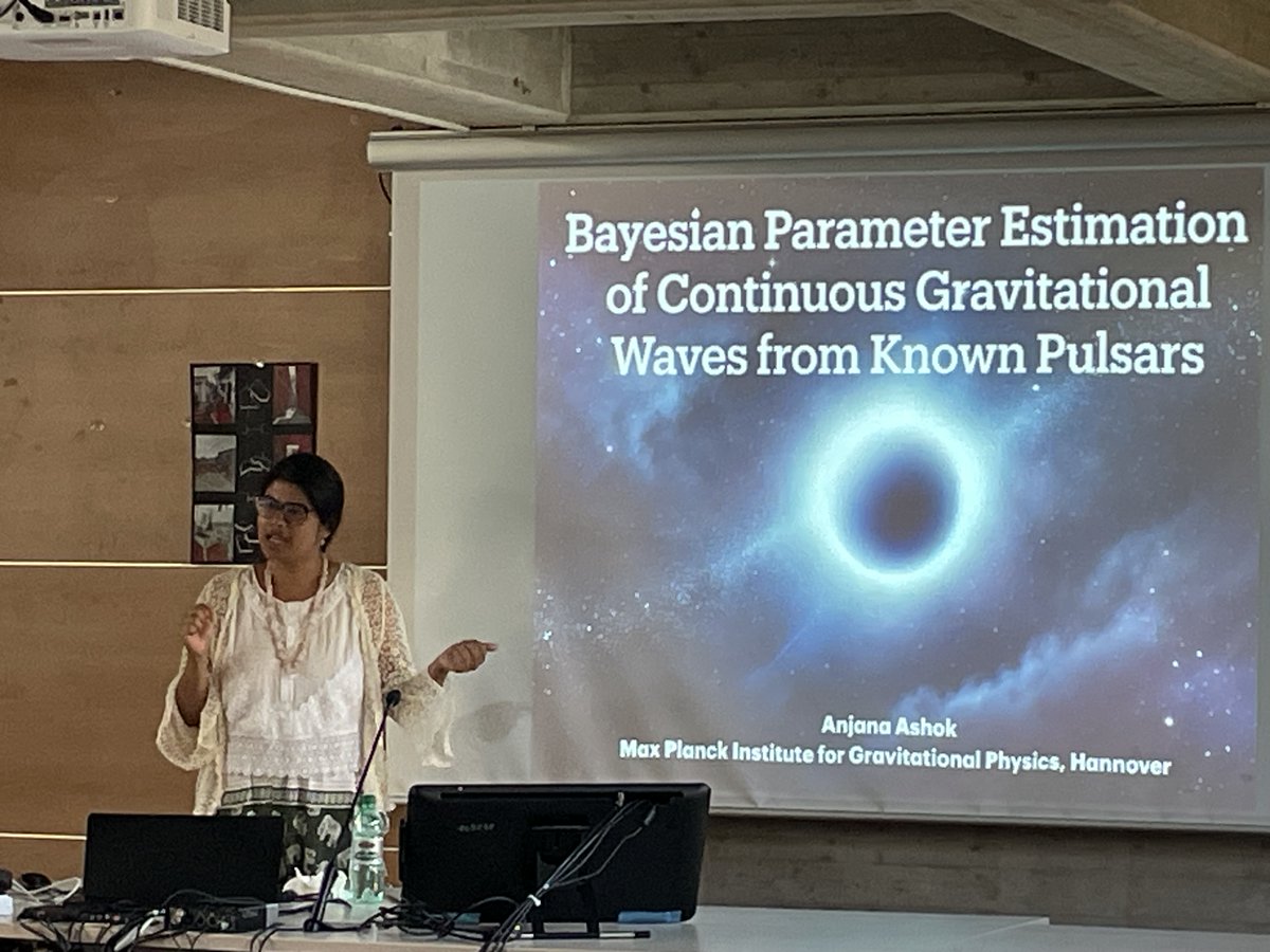 anana_ash's tweet photo. I officially love giving talks about my work!! The only problem : its hard to stop my weird humour from spilling into the slides. https://t.co/kmcx9KLl6y