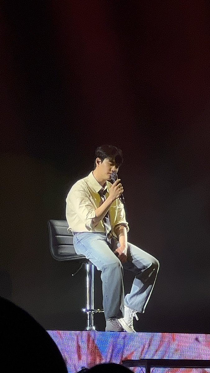 penguindarat's tweet photo. look how happy she is!🩵🌼

#FANCONCERT_BLOOM_inJKT
#DOHKYUNGSOO https://t.co/Bopg5DfFgX
