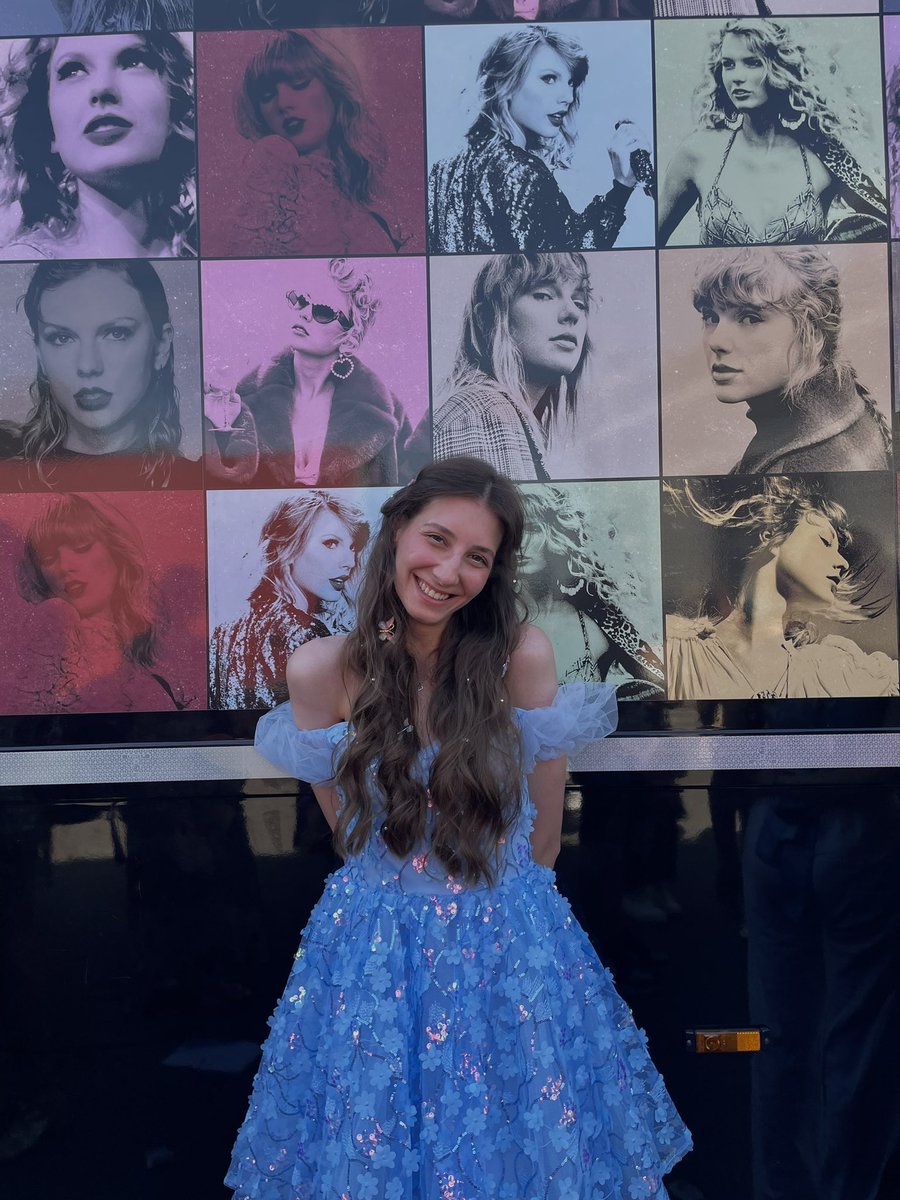 itssbeatrice's tweet photo. 🦋🦋🦋 #MilanTSTheErasTour https://t.co/bWebeooMUQ