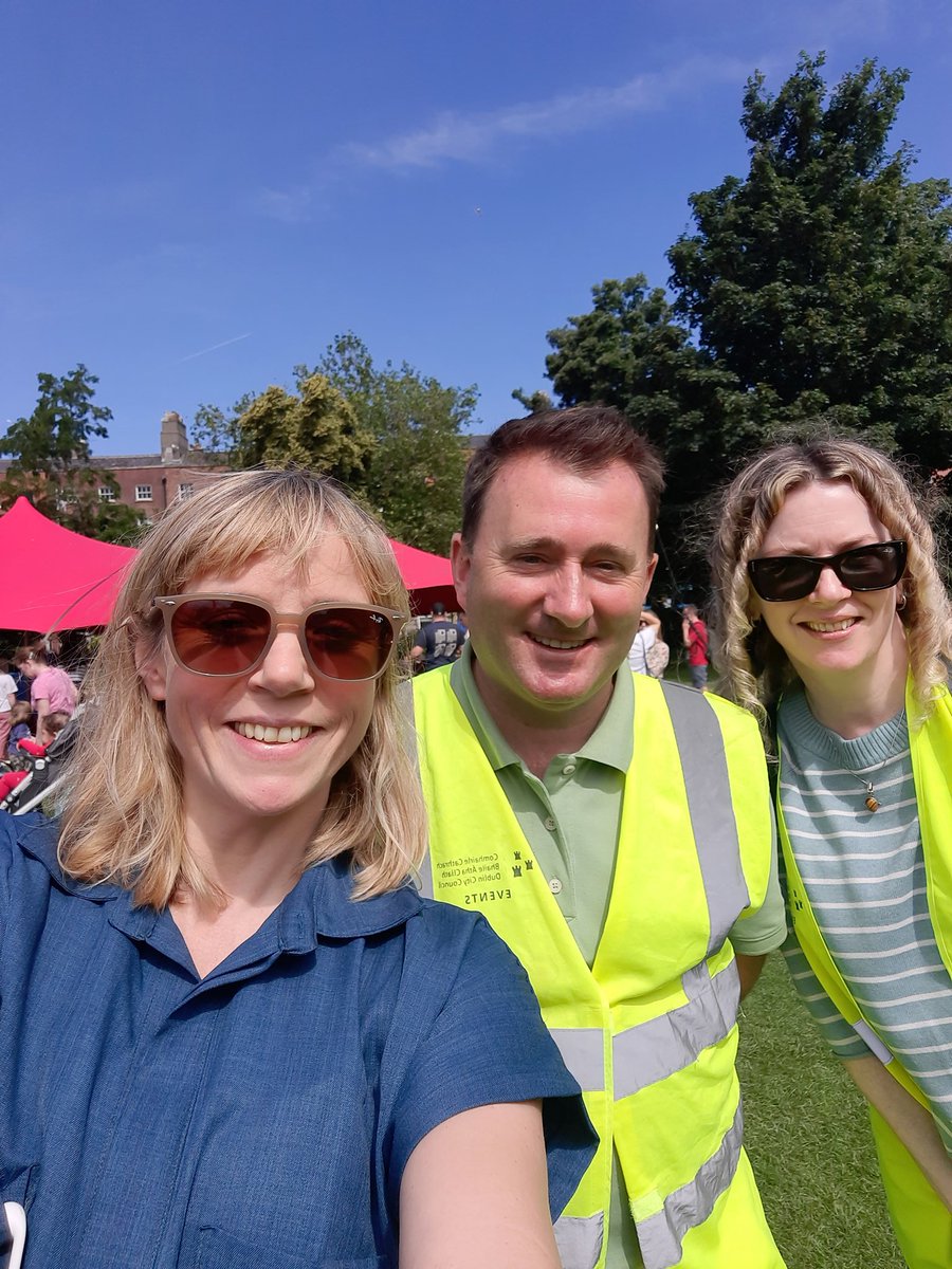CByrneGreen's tweet photo. Serious summer & sustainability vibes at #Funtropolis in Merrion Square today. The kids & the grownups had a terrific time. And a notably single use plastic free event with HVO generators.
Great work @DubCityCouncil events team. https://t.co/hKkYpmQ8FP