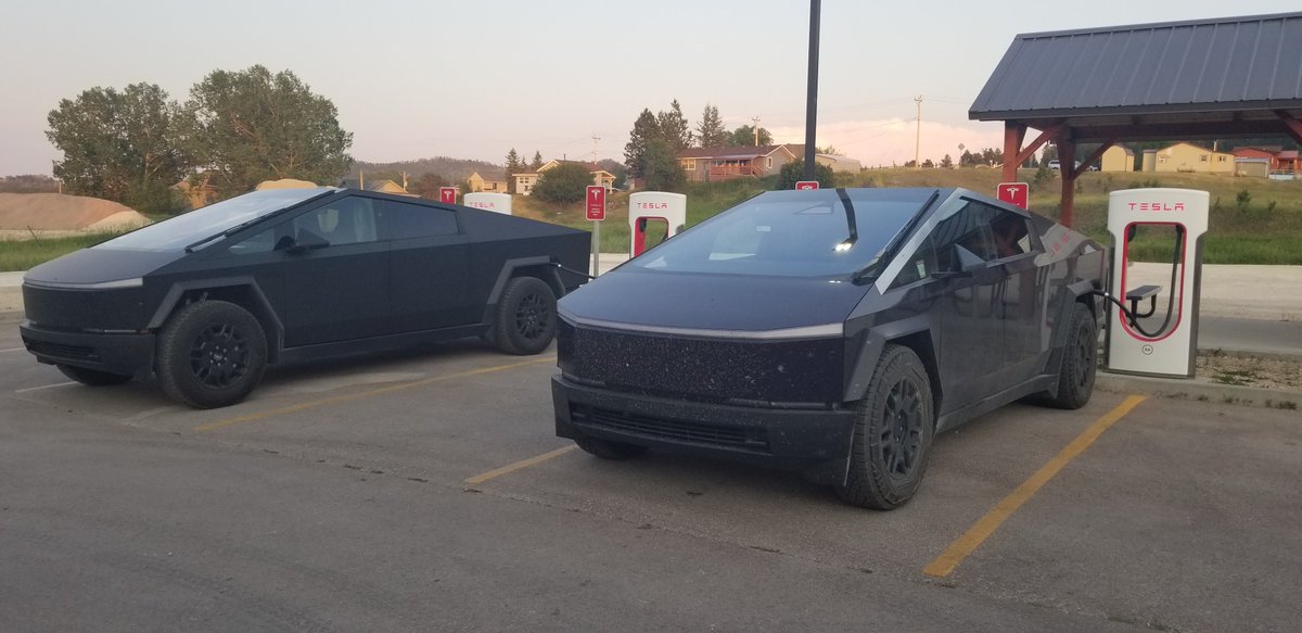 AaronSe3's tweet photo. @EvasTeslaSPlaid Consider purple-black PPF wrapped cybertruck. https://t.co/OlRhzwaXeF