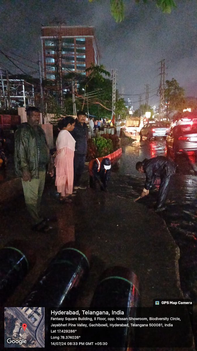 ZC_SLP's tweet photo. Clearing water stagnation by MET at Election Commission office in Gachibowli Ward and at Tara Nagar vegetable market in Serilingmapally Ward in Circle -20
#Hyderabad #ActionAgainstWaterLogging
@GHMCOnline
@CommissionrGHMC
@gadwalvijayainc
@TGMAUDOnline
@Director_EVDM https://t.co/bU953JHxqe
