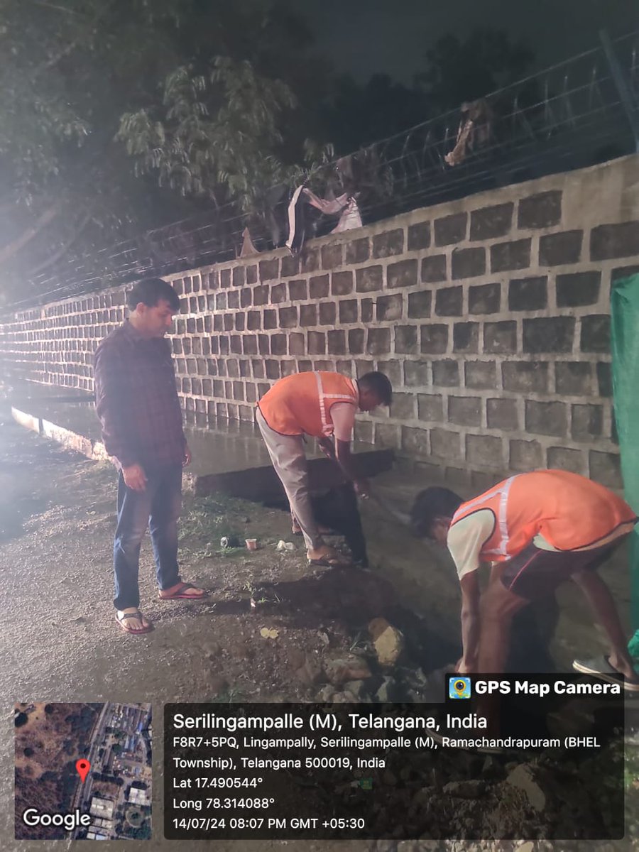 ZC_SLP's tweet photo. Clearing water stagnation by MET at Election Commission office in Gachibowli Ward and at Tara Nagar vegetable market in Serilingmapally Ward in Circle -20
#Hyderabad #ActionAgainstWaterLogging
@GHMCOnline
@CommissionrGHMC
@gadwalvijayainc
@TGMAUDOnline
@Director_EVDM https://t.co/bU953JHxqe