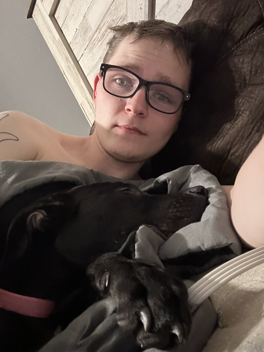 BlakeLambson's tweet photo. @stevewilldoit me and my girl Luna :) $BlakeLambson https://t.co/EWCZwGSnhF