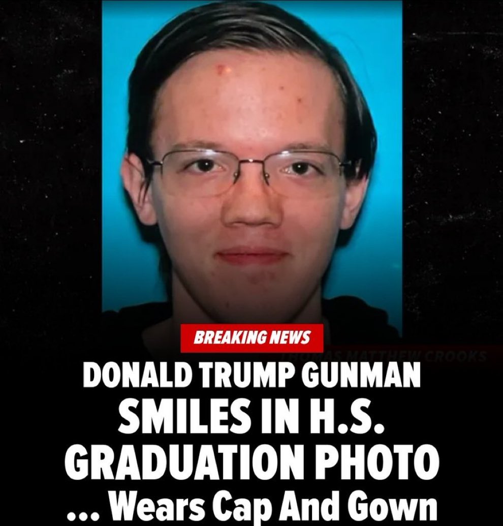 MediumSizeMeech's tweet photo. Very likely thing for him to do in a graduation photo https://t.co/3JyybCT2YG