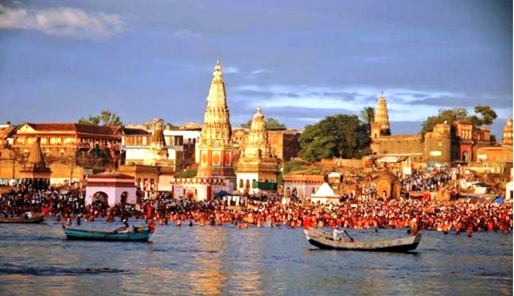 #आषाढी_एकादशी च्या कालावधीत पंढरपुरमध्ये दारू,मटण-मांसची दुकाने बंद ठेवण्यात यावीत यासाठी शिवसेना आध्यात्मिक आघाडीचे <a href="/AkshayM_Bhosale/">Akshay Dhanshree Chandrakant Bhosale</a> आणि <a href="/HinduJagrutiOrg/">HinduJagrutiOrg</a> 
च्या वतीने मा.मुख्यमंत्री
<a href="/mieknathshinde/">Eknath Shinde - एकनाथ शिंदे</a> यांची भेट घेण्यात आली त्यावेळी त्यांनी तत्काळ कारवाईचे आदेश दिल्याचे सांगितले
<a href="/ANI/">ANI</a>