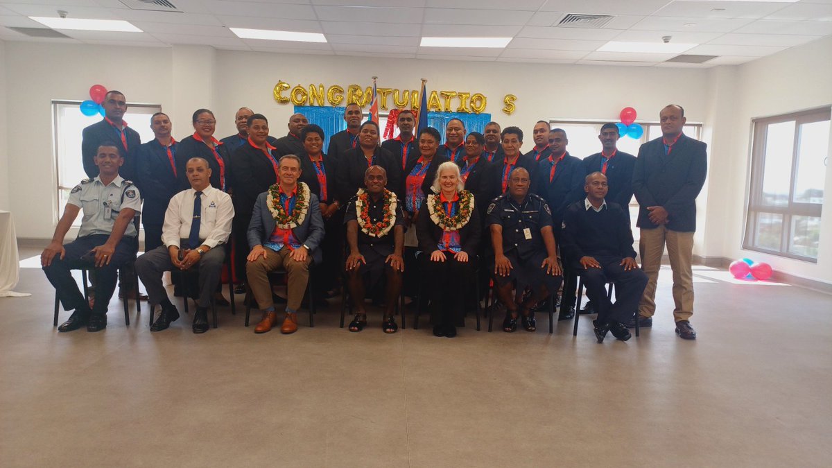 fiji_force's tweet photo. Vinaka vakalevu @ukinfiji &amp; @CollegeofPolice for the delivery of the 1st cohort of Leadership training for middle managers at 2 Divisions inclusive of Sergeants and Inspectors.

Read more 👇 

https://t.co/3lpvPQXa4n https://t.co/PTPY33zfmP
