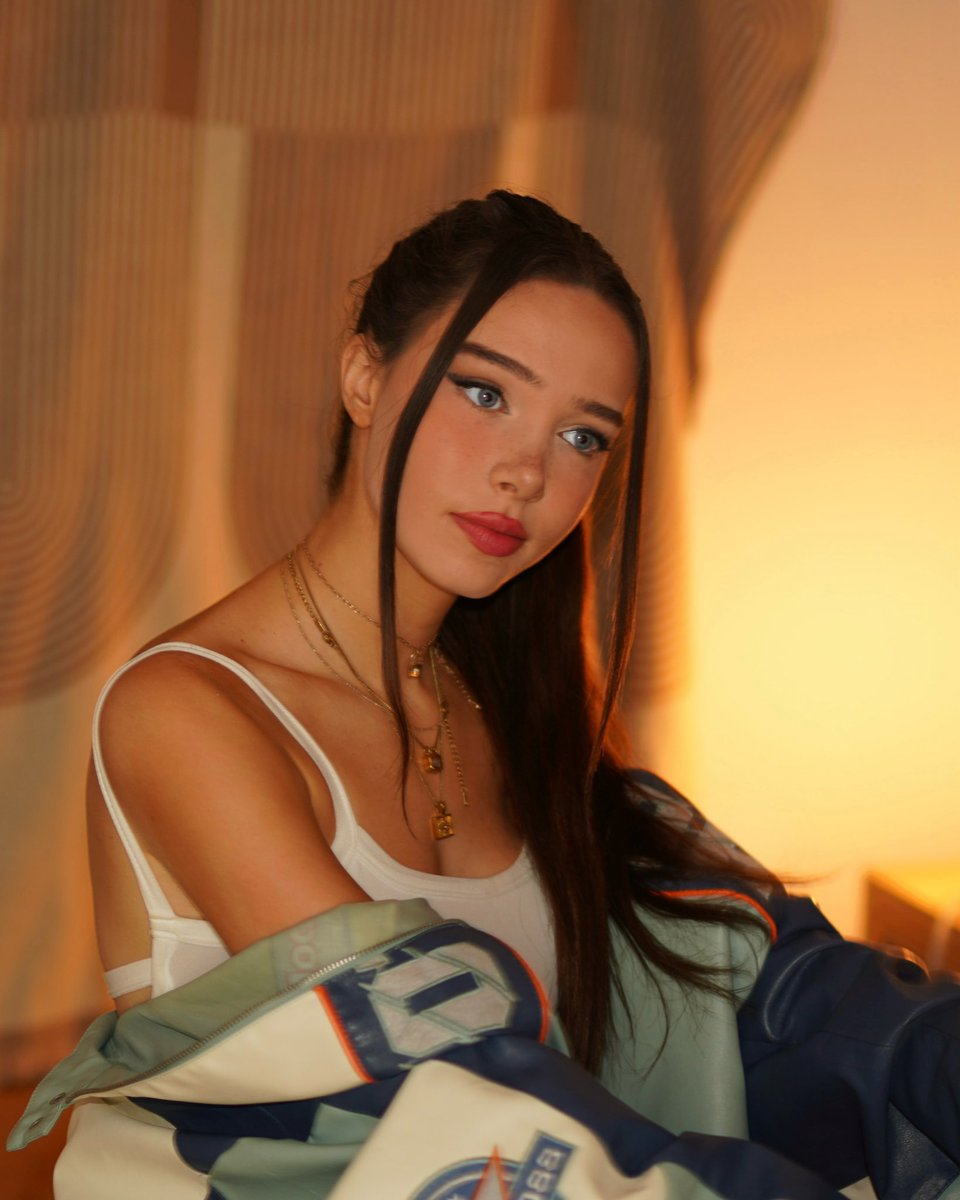 lydiaviolettv's tweet photo. Do you watch me for my epic gaming skills be honest🥹😳? https://t.co/YPeZj3Gk8G