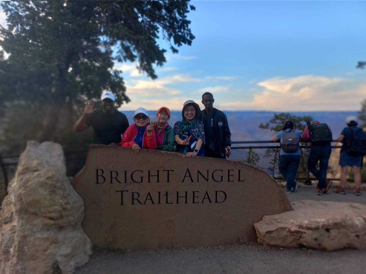 Aliyarehasan's tweet photo. Yesterday, we visited Grand Canyon National Park, where the beauty of nature is truly amazing. Standing at the edge of this huge canyon, we were amazed by the colorful layers of rock. Each layer tells a story that is billions of years old. https://t.co/tvRXAGBvcl