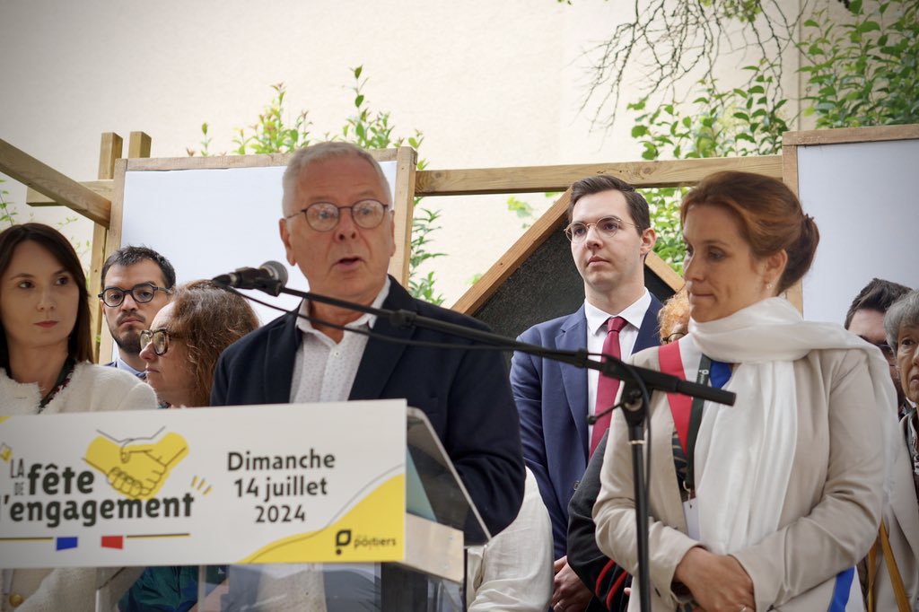 KentinPL's tweet photo. Et le 14 juillet, c’est aussi, surtout, l’occasion de mettre à l’honneur celles et ceux qui s’engagent.

Assesseurs, membres d’associations, jeunes du CCJ, passeurs de mémoire, étudiants bénévoles… elles et ils étaient nombreuses et nombreux à la Fête de l’engagement ! https://t.co/nCCJIsW6Cs