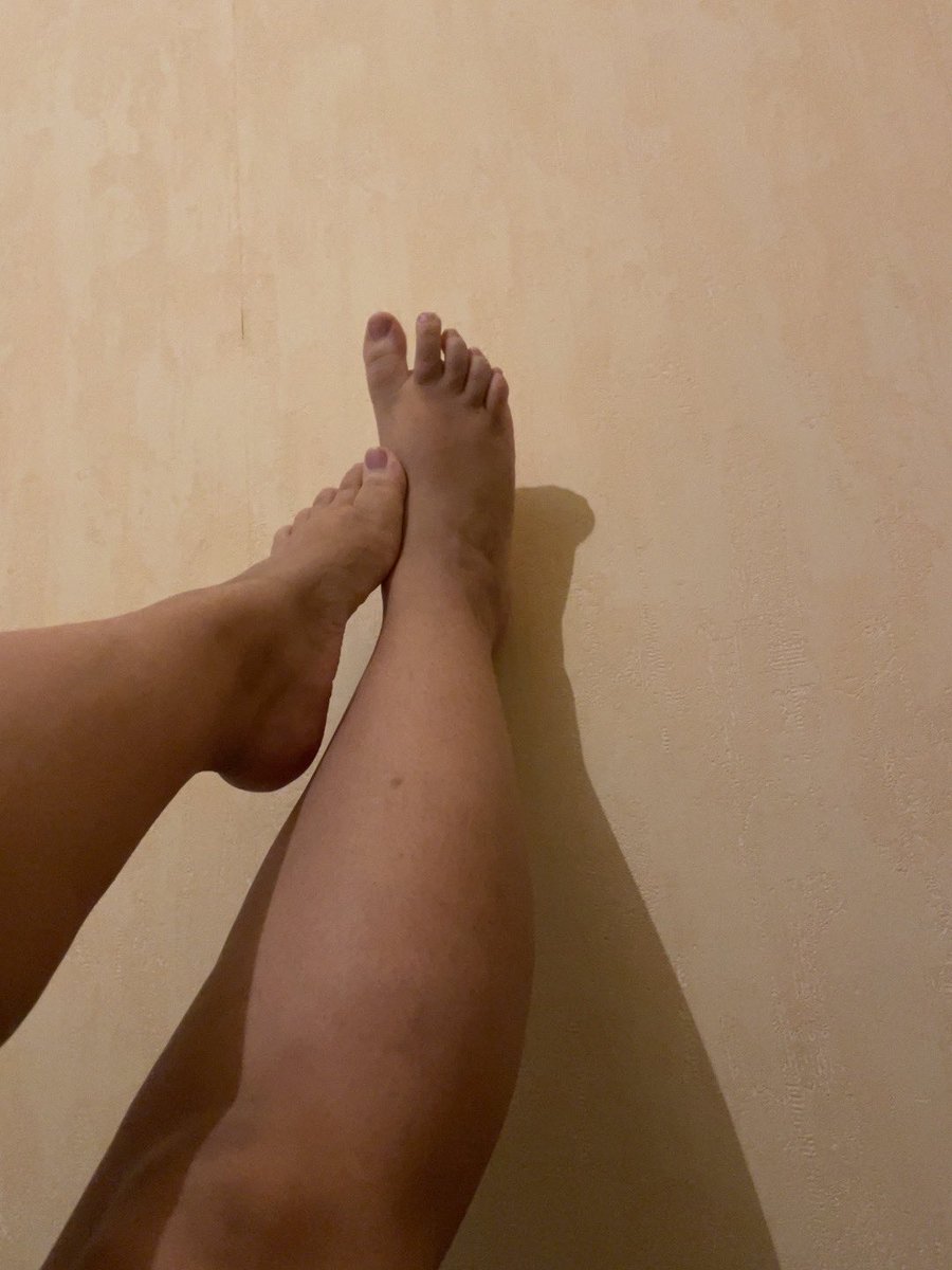 kami_omega_'s tweet photo. Bon venez dans mes dm !
Quel petit toutou veux me faire un virement pour faire plaisir ? J’ai une envie de m’acheter des talons pour vous écraser après 🤭

#moneyslave #sugardaddy #SugarBabies
#feet_pic #findom #paypig #paypiggie https://t.co/ZdUEh5YwEn