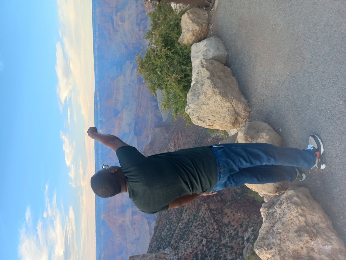 Aliyarehasan's tweet photo. Yesterday, we visited Grand Canyon National Park, where the beauty of nature is truly amazing. Standing at the edge of this huge canyon, we were amazed by the colorful layers of rock. Each layer tells a story that is billions of years old. https://t.co/tvRXAGBvcl