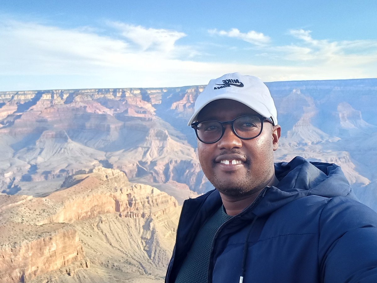 Aliyarehasan's tweet photo. Yesterday, we visited Grand Canyon National Park, where the beauty of nature is truly amazing. Standing at the edge of this huge canyon, we were amazed by the colorful layers of rock. Each layer tells a story that is billions of years old. https://t.co/tvRXAGBvcl