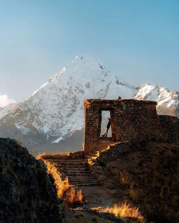 Intipunku, Puerta del Sol. Fenomenal vista hacia el nevado Wakay Willca o La Verónica, en el Valle Sagrado.
 Cusco.

📷 Jose Mostajo.
Natventure Expeditions