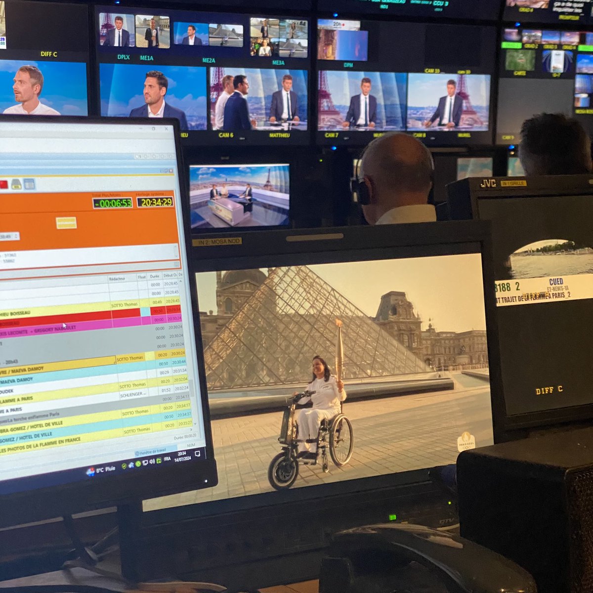 Images époustouflantes (merci la météo!) de la flamme olympique au Louvre dans le 20h de <a href="/ThomasSotto/">Thomas Sotto</a>

@infofrance2 
<a href="/GregoryNaboulet/">Grégory Naboulet</a> 
<a href="/Paris2024/">Paris 2024</a>