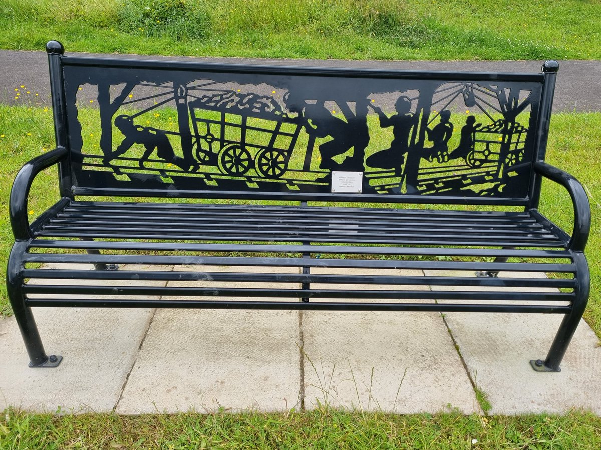 1_forget's tweet photo. ๐ #TimeMachineChronicles, funded by @Arts_Wales_ & @TNLComFundWales, celebrates Welsh heritage and culture through the decades. Participants from @RCTCouncil 's #LearningCurve day centres are exploring the 1984 #MinersStrikes. #WelshHistory https://t.co/DnbehhopRg