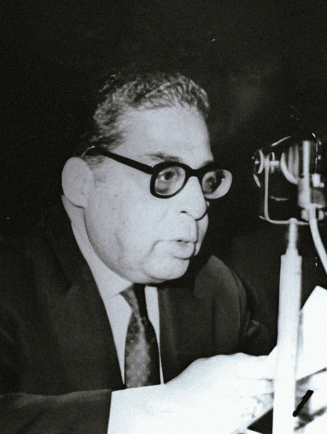 RankerSong's tweet photo. Algeria 🇩🇿: The lyrics of the Algerian anthem were allegedly written with Mufdi Zakariah's (image below) blood while being imprisonment in his prison cell in 1955 https://t.co/gWKE4VRdRk