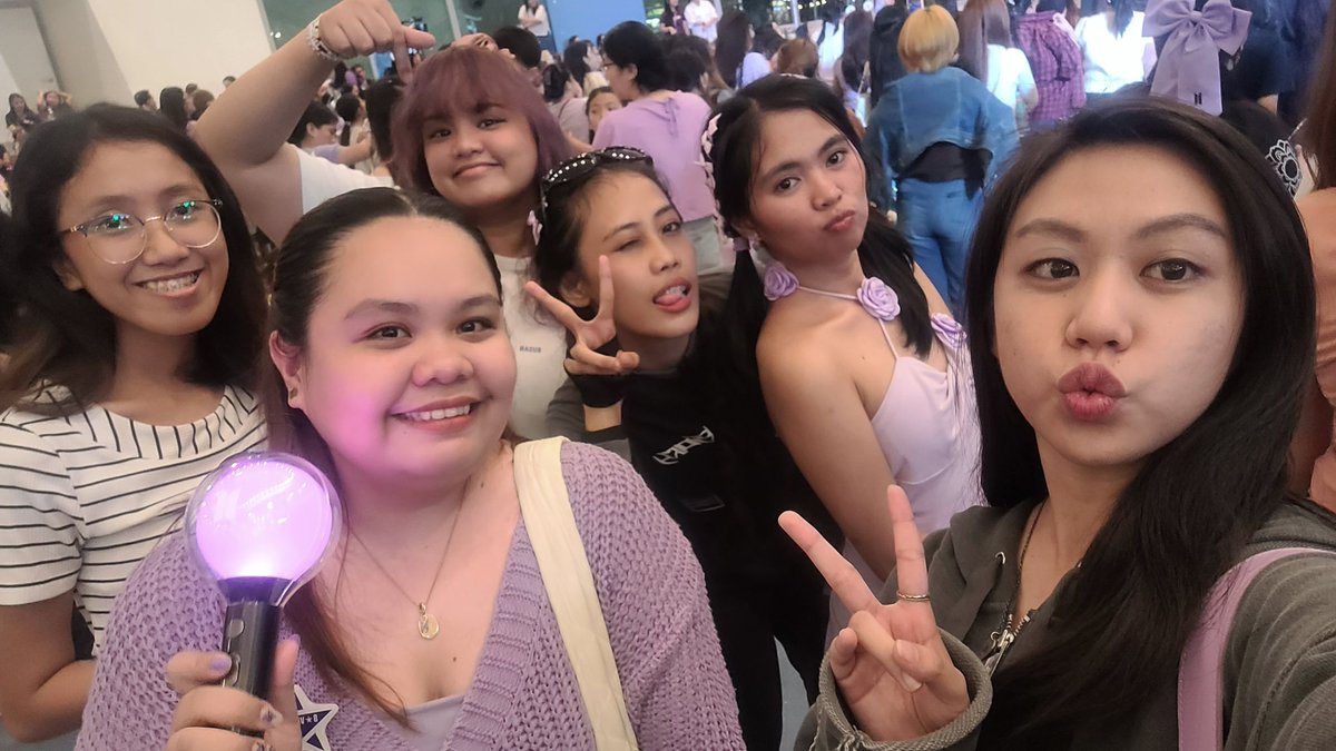 xissy_army's tweet photo. met up with our army friendsππ
@mrstl_jsph @itz_kesi @hopekookcollab @ly134340bts @_ayeeish
#SteelDecadeWithBTS
@army_cavite https://t.co/GGrcmvyBX8