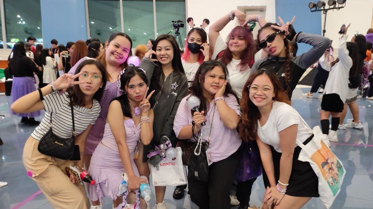 xissy_army's tweet photo. met up with our army friendsππ
@mrstl_jsph @itz_kesi @hopekookcollab @ly134340bts @_ayeeish
#SteelDecadeWithBTS
@army_cavite https://t.co/GGrcmvyBX8
