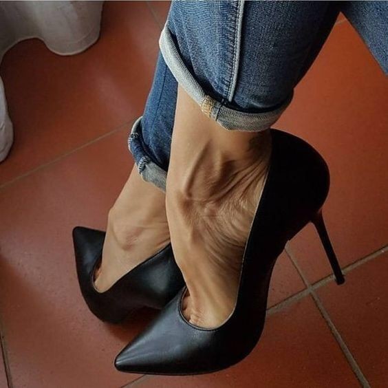 Shemakesmeweak7's tweet photo. 🥵

Jeans. Arch. Heels. Sexy. Tease. Heels. Stilettos. Goddess. Worship https://t.co/esyyXBB2d8