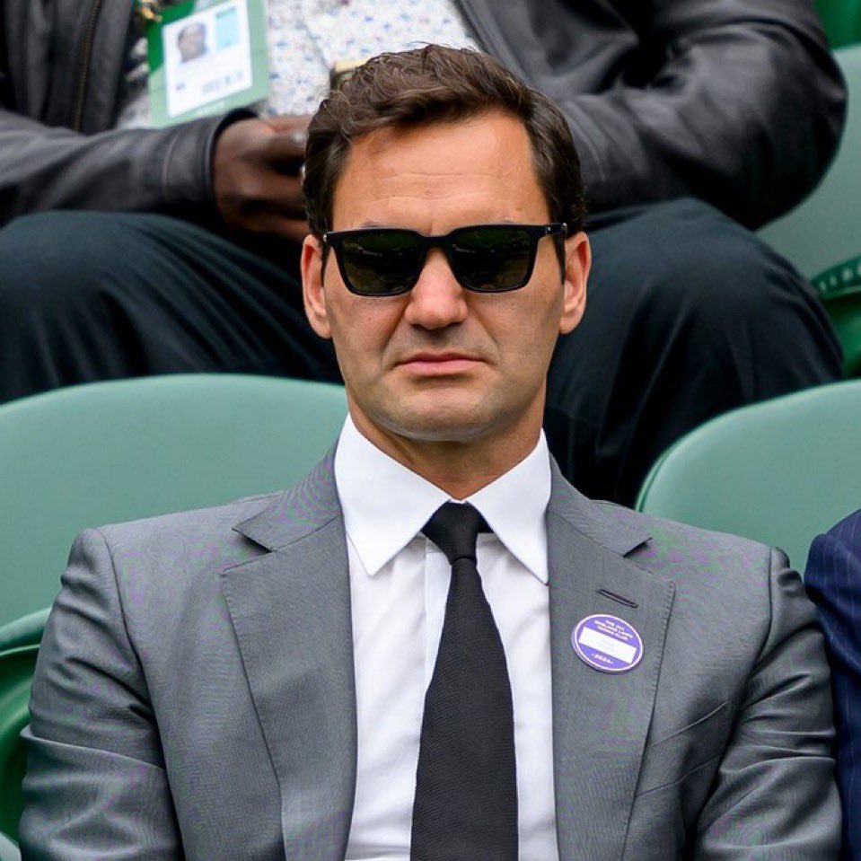 Zwxsh's tweet photo. The happiest person at Wimbledon right now 😎

His record stands for another year https://t.co/8G0OzTqK96