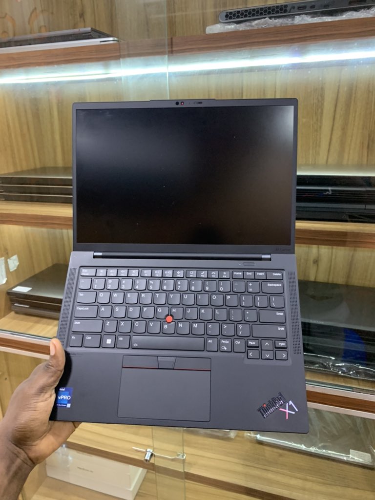 gospel_harmony's tweet photo. American 🇺🇸 
Mint condition 
Lenovo Thinkpad X1 Carbon Gen 10 
16GB Ram
512 SSD
12th Generation
Intel® Coret™ i7 Processor
12 cores
16 logical processors
IR camera
Fingerprints
Keyboard light
Facial recognition
Upto 10hrs battery life Comes with charger
17 months warranty from Lenovo 

Price -: 1million naira 

Kindly help me hit the retweet button
God bless you