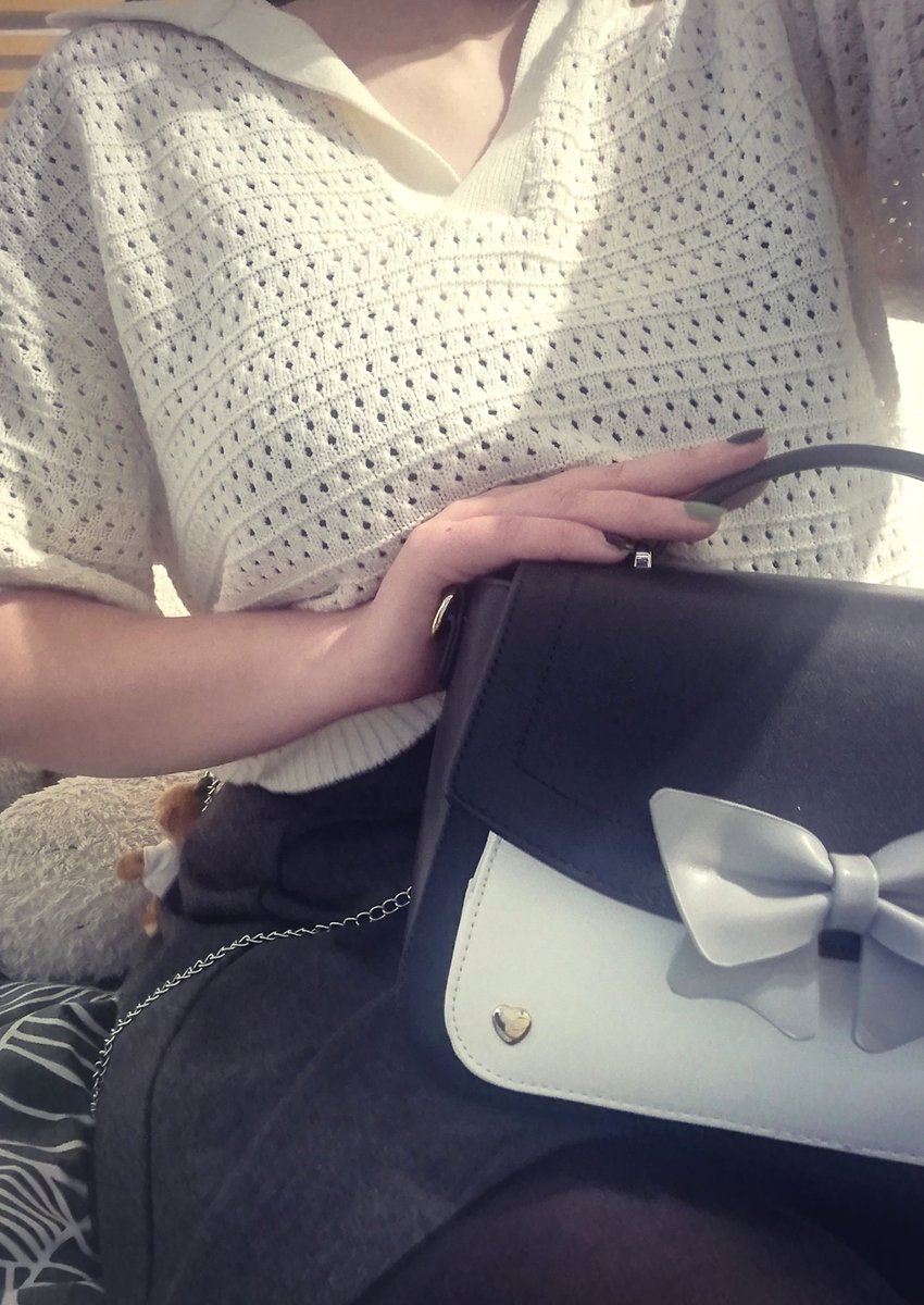 I got the cutest new bag. 🖤🎀#TheBunBunShop #LebyIRL