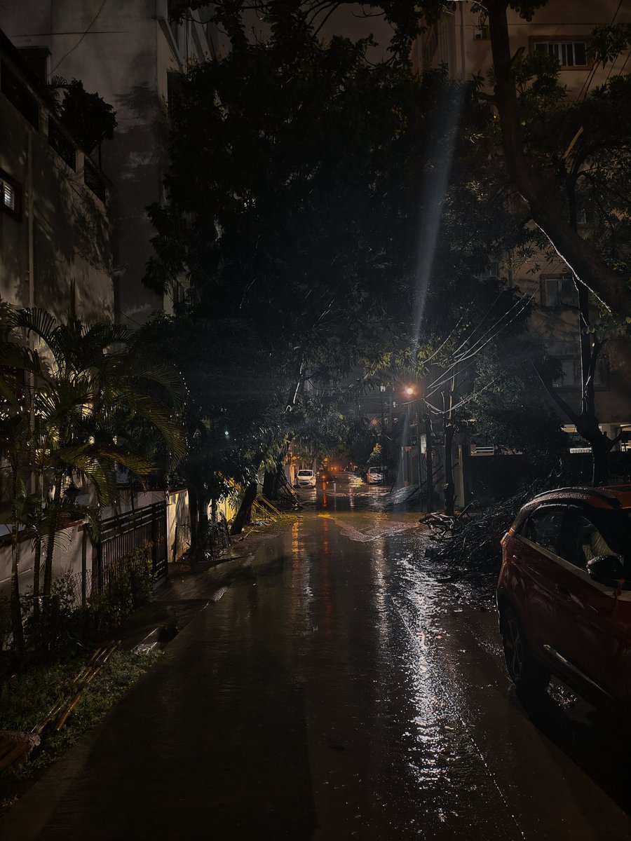 MrSriNivas17's tweet photo. #RainingNight
#Vibing
#Rains
#Hyderabad https://t.co/BrdJEJ58yt