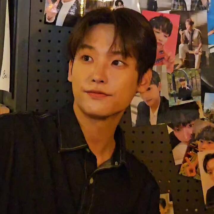 pumseongs's tweet photo. Inseong's villainism is being the most beautiful on the planet https://t.co/MtrXVgMalq