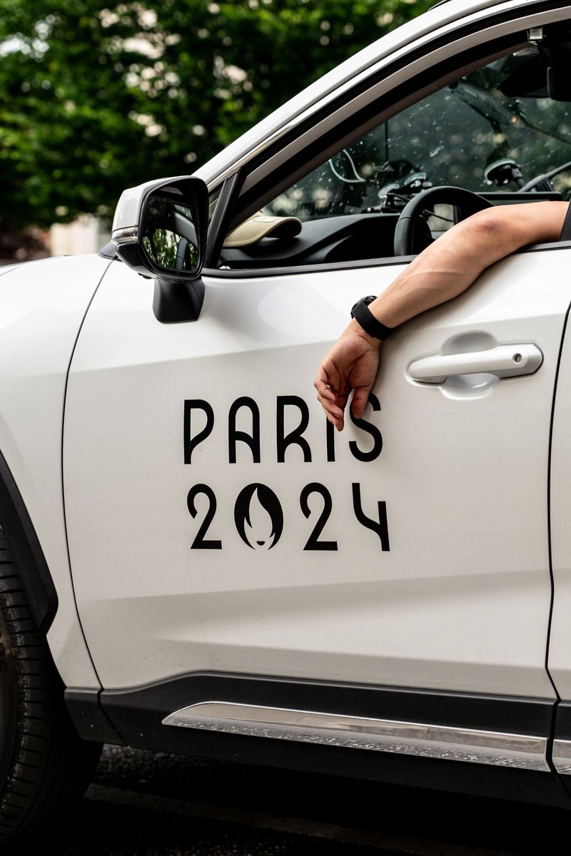 _maheru's tweet photo. j’ai pris la Flamme Olympique en photo j’suis content #Paris2024 🔥 https://t.co/BzOoFvp7gi