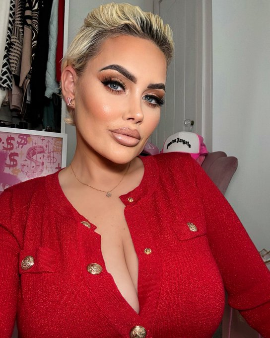 Basic Instinct vibes 💋 https://t.co/ZId9LQBPOe