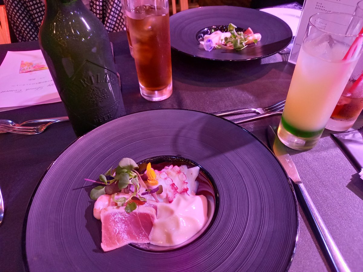 キャトルセゾン浜松で行われた
Happy Lunch Concert  Birthday Party に
参列させていただきました

主催者やご親族の何十年分の想いが詰まった
とても感動的で素敵な会でした

可愛らしく 乙女で 粋な 人生の大先輩と
共に参加させていただき
一緒に素敵な時間を過ごさせていただき
感謝しています💐