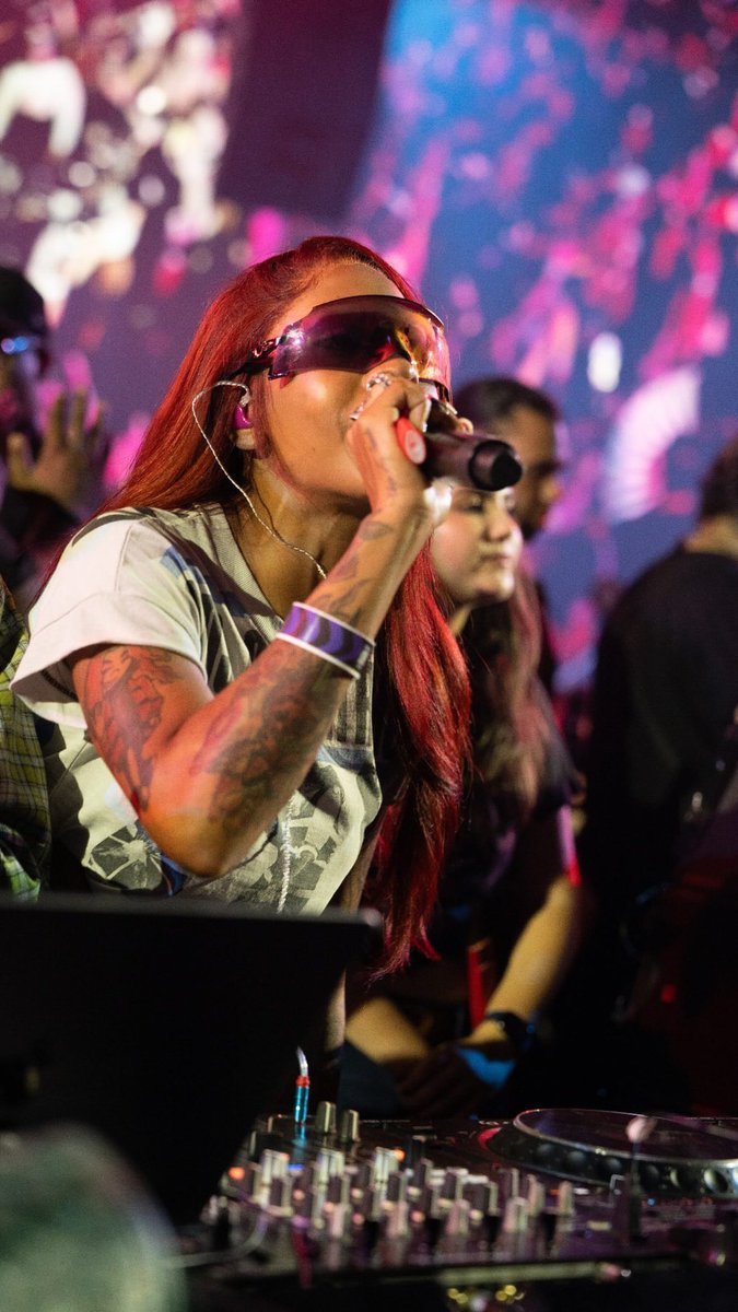 hourlyriconasty's tweet photo. Rico Nasty performing for Boiler Room yesterday https://t.co/iKDTIRFsls