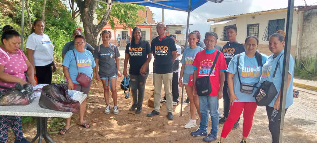 #GuarenasPSUV Las estructuras de Base Caña Clara Brisas y terrazas de Nueva Guacarapa, presentes en la asamblea del día de hoy con nuestro padrino Rafael Silvera Rumbo a la Victoria del #28Jul #MaquinariaVictoriosa <a href="/NicolasMaduro/">Nicolás Maduro</a> <a href="/PartidoPSUV/">PSUV</a> <a href="/dcabellor/">Diosdado Cabello R</a> <a href="/HectoRodriguez/">Héctor Rodríguez C.</a>
