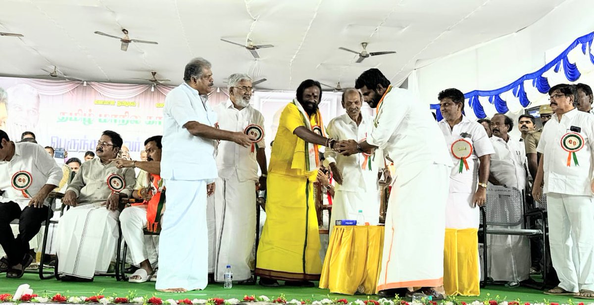 KKSelvakumaroff's tweet photo. மதிய உணவு திட்டத்தை தமிழகம் காண வழிவகுத்து ஏழைகளுக்கும் கல்விக்கண் திறந்த கர்மவீரர், நாடுபோற்றும் நல்லாட்சியை நல்கிய பெருந்தலைவர் ஐயா காமராஜர் அவர்களின் 122 வது பிறந்தநாள் விழாவாக திருச்சி உழவர் சந்தை மைதானத்தில் தமிழ் மாநில காங்கிரஸ் கட்சியினர் ஏற்பாடு செய்திருந்த மாபெரும் பொதுக்கூட்டத்திற்கு அருமைச் சகோதரர் @GK__Vasan  அவர்களுடைய அழைப்பினை ஏற்று தேசிய ஜனநாயக கூட்டணியின் அங்கமான தமிழர் தேசம் கட்சி சார்பில் கலந்து கொண்டு சிறப்பித்தேன்.