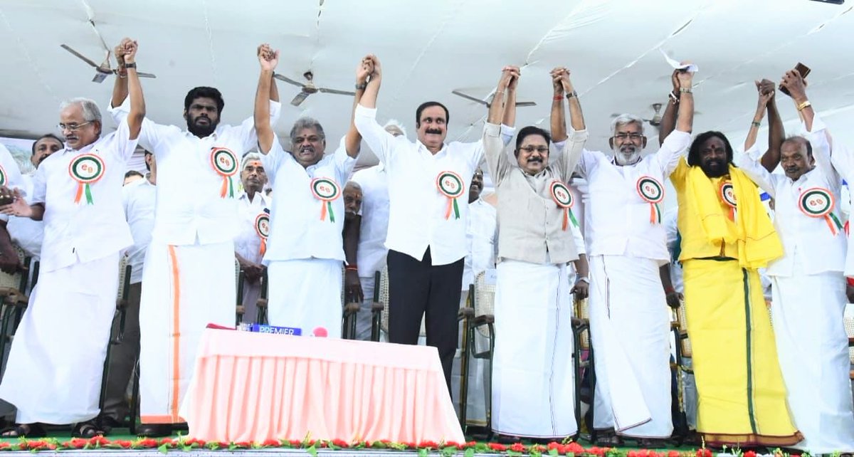 KKSelvakumaroff's tweet photo. மதிய உணவு திட்டத்தை தமிழகம் காண வழிவகுத்து ஏழைகளுக்கும் கல்விக்கண் திறந்த கர்மவீரர், நாடுபோற்றும் நல்லாட்சியை நல்கிய பெருந்தலைவர் ஐயா காமராஜர் அவர்களின் 122 வது பிறந்தநாள் விழாவாக திருச்சி உழவர் சந்தை மைதானத்தில் தமிழ் மாநில காங்கிரஸ் கட்சியினர் ஏற்பாடு செய்திருந்த மாபெரும் பொதுக்கூட்டத்திற்கு அருமைச் சகோதரர் @GK__Vasan  அவர்களுடைய அழைப்பினை ஏற்று தேசிய ஜனநாயக கூட்டணியின் அங்கமான தமிழர் தேசம் கட்சி சார்பில் கலந்து கொண்டு சிறப்பித்தேன்.