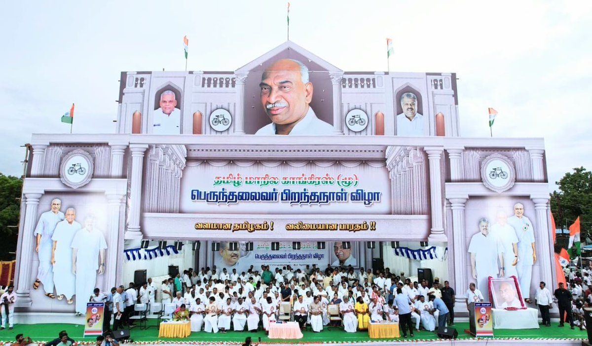 KKSelvakumaroff's tweet photo. மதிய உணவு திட்டத்தை தமிழகம் காண வழிவகுத்து ஏழைகளுக்கும் கல்விக்கண் திறந்த கர்மவீரர், நாடுபோற்றும் நல்லாட்சியை நல்கிய பெருந்தலைவர் ஐயா காமராஜர் அவர்களின் 122 வது பிறந்தநாள் விழாவாக திருச்சி உழவர் சந்தை மைதானத்தில் தமிழ் மாநில காங்கிரஸ் கட்சியினர் ஏற்பாடு செய்திருந்த மாபெரும் பொதுக்கூட்டத்திற்கு அருமைச் சகோதரர் @GK__Vasan  அவர்களுடைய அழைப்பினை ஏற்று தேசிய ஜனநாயக கூட்டணியின் அங்கமான தமிழர் தேசம் கட்சி சார்பில் கலந்து கொண்டு சிறப்பித்தேன்.