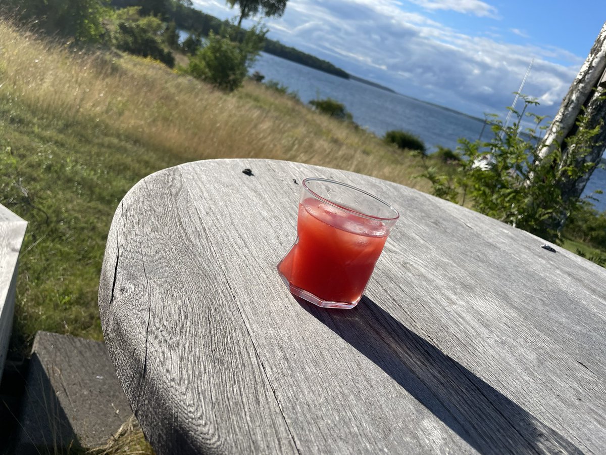 AndersNilss's tweet photo. Som alltid.. Campari o apelsinjuice innan grillning på Vätö https://t.co/QPSmv2B9dd