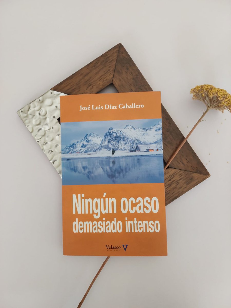 velascoedicion's tweet photo. Se suceden reseñas y menciones a Ningún ocaso demasiado intenso, reciente novela de José Luis Díaz Caballero @entre_vj 
Muy interesante la publicada por Elena Cruzado en @letrasenvena. 
Aquí se puede leer: https://t.co/W5yH1brz8K https://t.co/jIFi3iJ1Uz