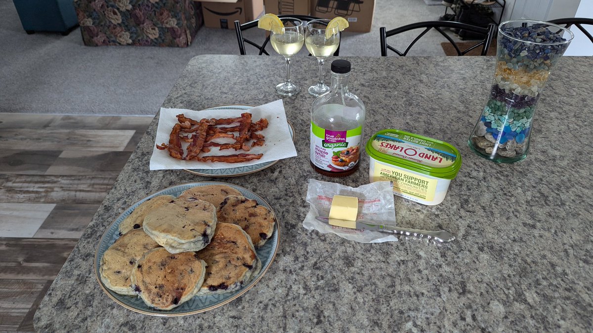 My wife made us a surprise brunch! 🥰
Blueberry lemon ricotta pancakes, bacon, and lemonade sangria. 💙💛

...OH YEAH, BY THE WAY, WE'RE MARRIED, NOW!!