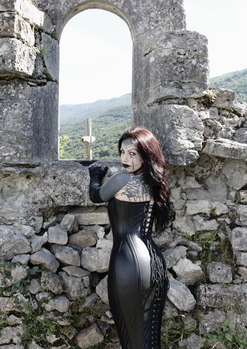 Mistress Lunatika - 2 pic. Enjoying myself wearing my beautiful leather corset dress in ruins 🖤 https://t.co/WeNV4riSlK